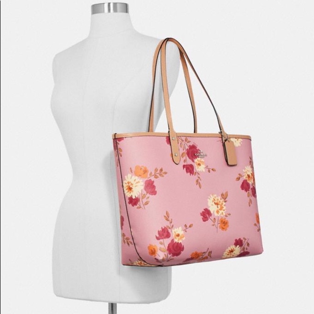 💕NWT! Coach Reversible Pink/Khaki Tote &Wristlet - Picture 4 of 4